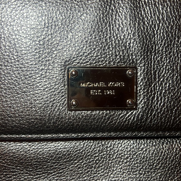 MICHAEL KORS CLUTCH BAG - Picture 2 of 11